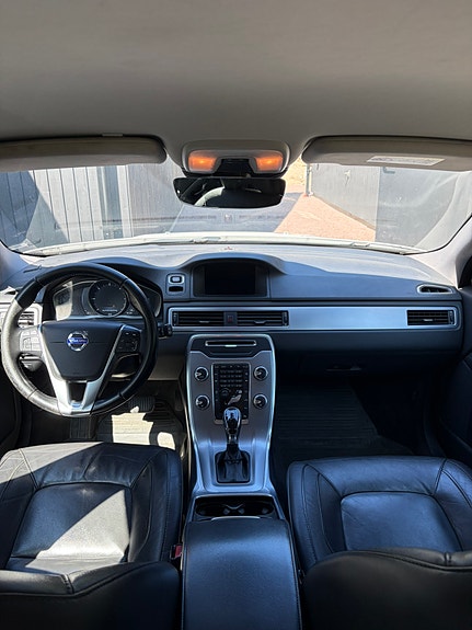 Volvo V70 3 of 5