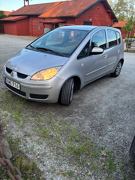 Mitsubishi Colt 2 of 5