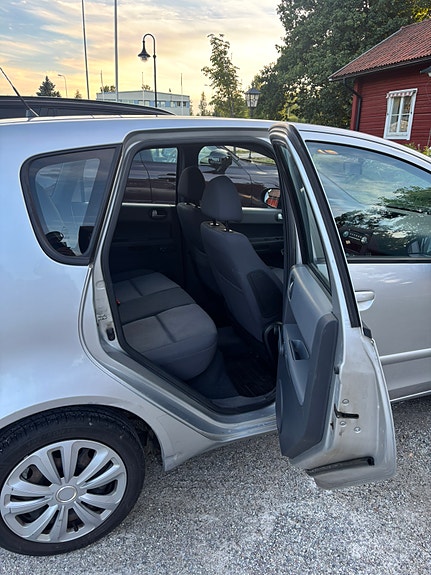 Mitsubishi Colt 5 of 5