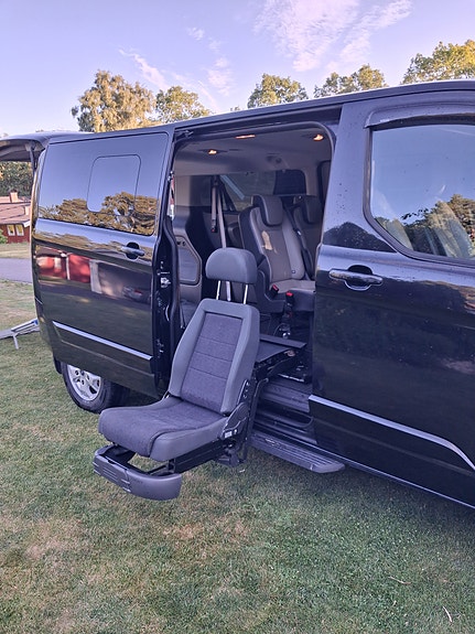 Ford Tourneo Custom 4 of 5