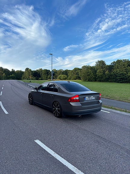 Volvo S80 2 of 5