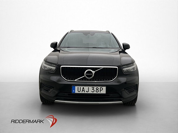 Volvo XC40 2 of 5