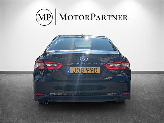 Toyota Camry 5 of 5