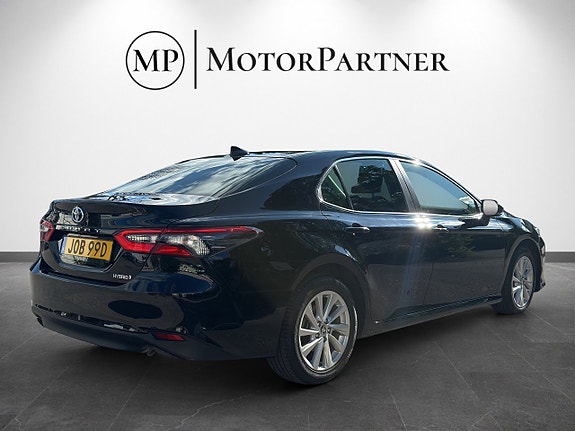 Toyota Camry 6 of 17