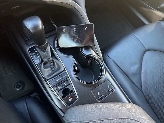 Toyota Camry 13 of 17