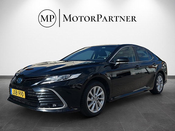 Toyota Camry 3 of 5