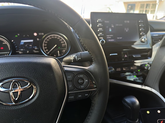 Toyota Camry 17 of 17