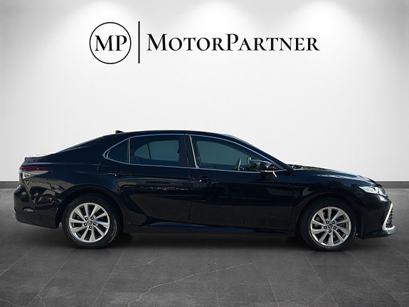 Toyota Camry 7 of 17