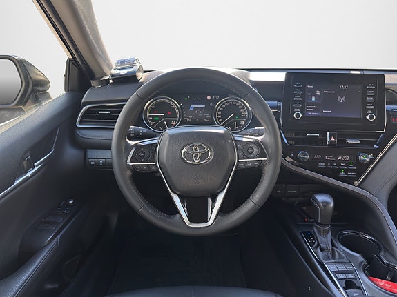 Toyota Camry 11 of 17