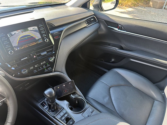 Toyota Camry 12 of 17