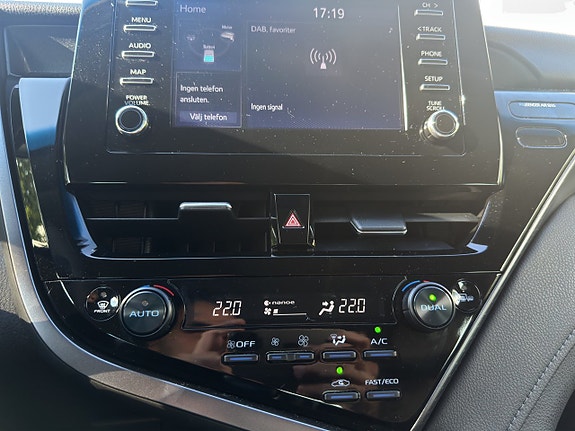 Toyota Camry 16 of 17