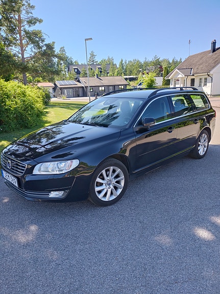 Volvo V70 2 of 5
