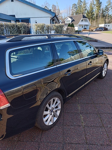 Volvo V70 3 of 5