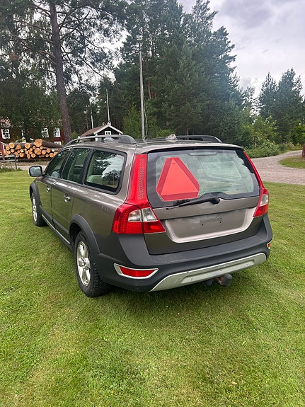 Volvo XC70 2 of 8