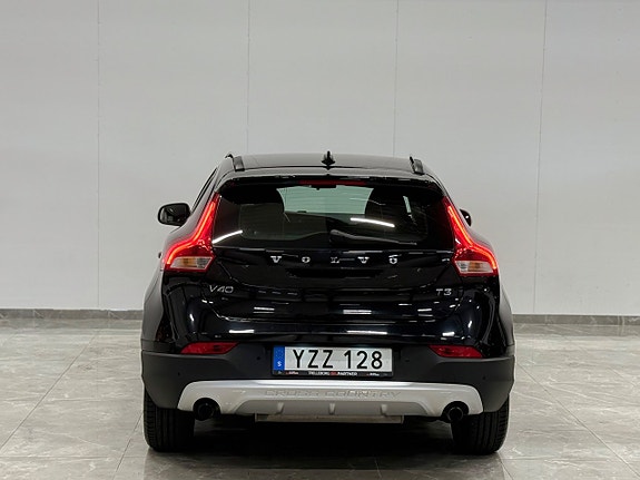 Volvo V40 Cross Country 7 of 21