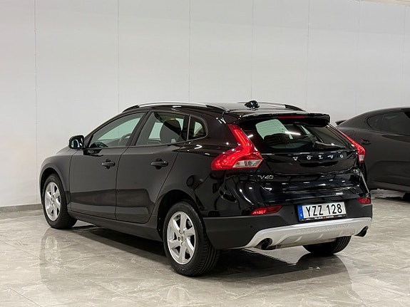 Volvo V40 Cross Country 3 of 5