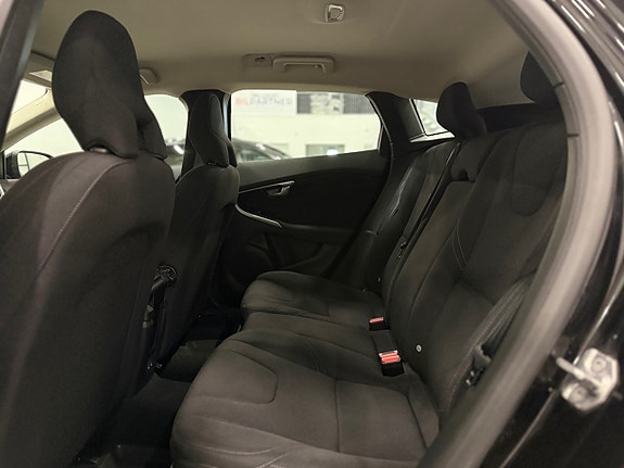 Volvo V40 Cross Country 12 of 21