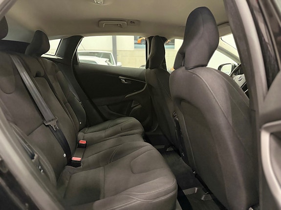 Volvo V40 Cross Country 14 of 21
