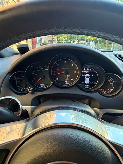 Porsche Cayenne 7 of 7