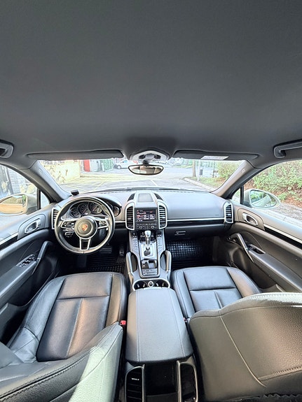Porsche Cayenne 5 of 5