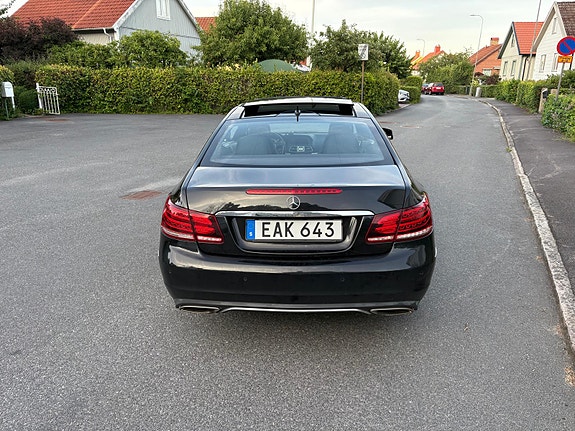 Mercedes-Benz E250 4 of 5