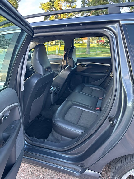 Volvo V70 4 of 5
