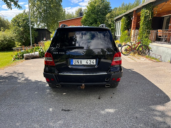 Mercedes-Benz GLK280 4 of 5
