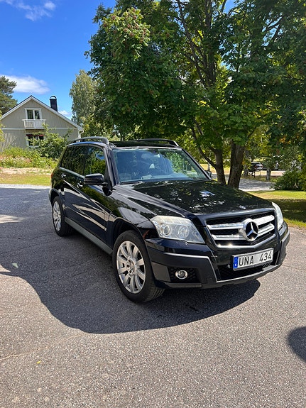 Mercedes-Benz GLK280 2 of 5