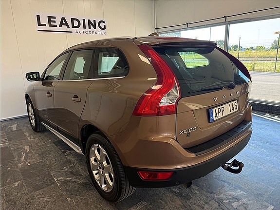Volvo XC60 2 of 5