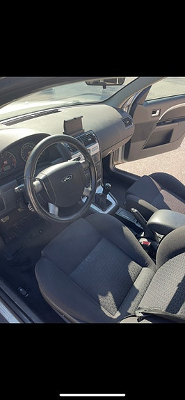 Ford Mondeo 13 of 19