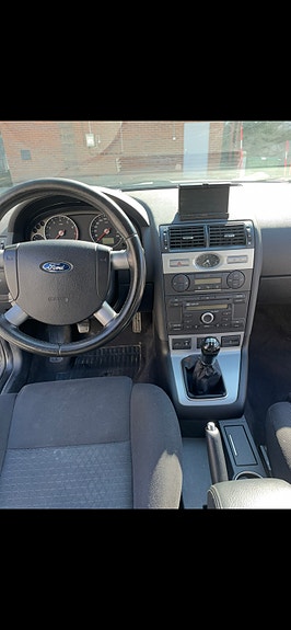 Ford Mondeo 14 of 19