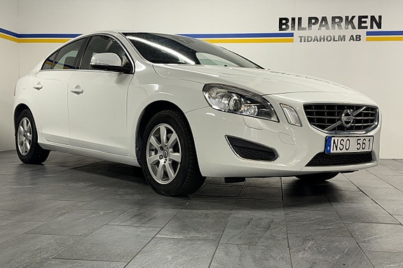 Volvo S60 4 of 5