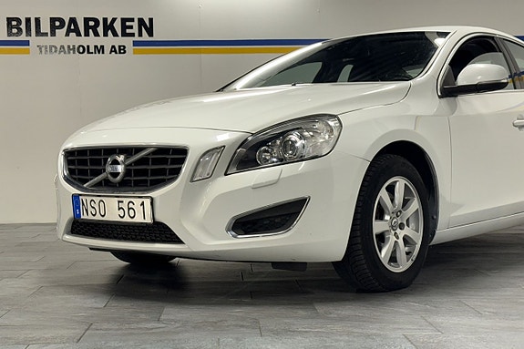 Volvo S60 2 of 5