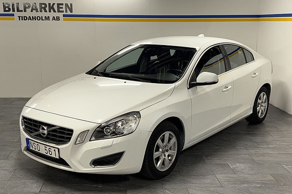 Volvo S60 3 of 5