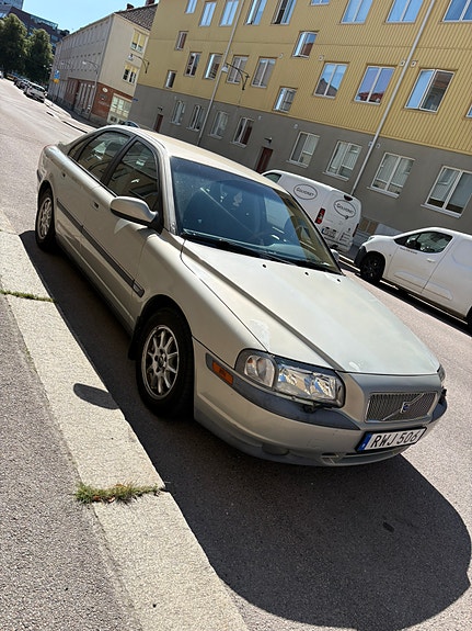 Volvo S80 2 of 5