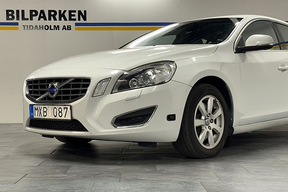 Volvo V60 2 of 5
