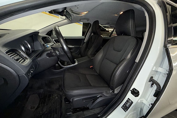 Volvo V60 13 of 23