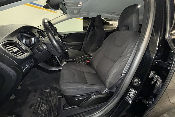 Volvo V40 15 of 23