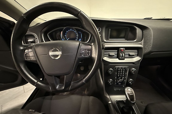 Volvo V40 17 of 23