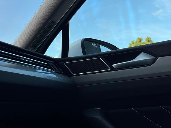 Volkswagen Passat 19 of 19