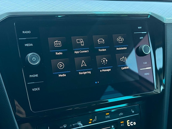 Volkswagen Passat 16 of 19