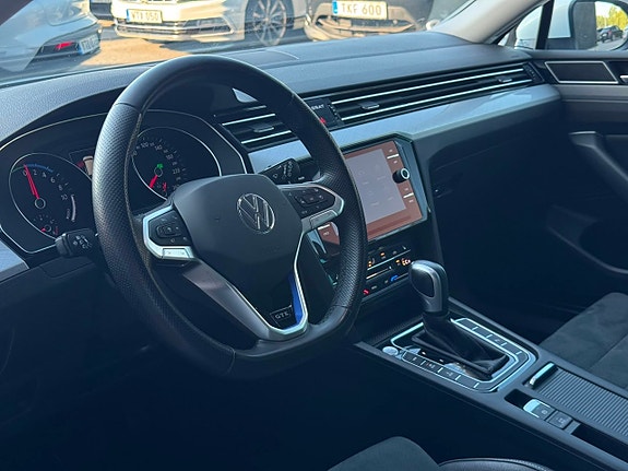Volkswagen Passat 10 of 19