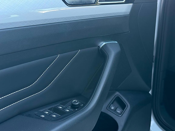 Volkswagen Passat 18 of 19