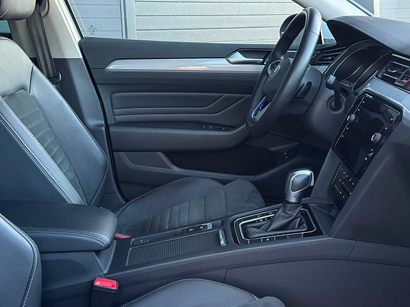 Volkswagen Passat 13 of 19