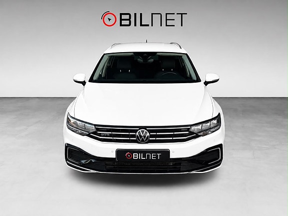 Volkswagen Passat 3 of 19