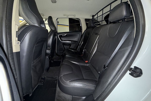 Volvo XC60 14 of 21