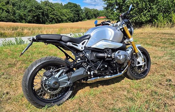 BMW R nineT 2 of 5