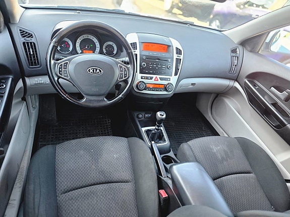 Kia Ceed 2 of 5