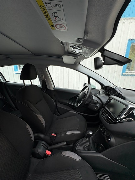 Peugeot 208 5 of 5
