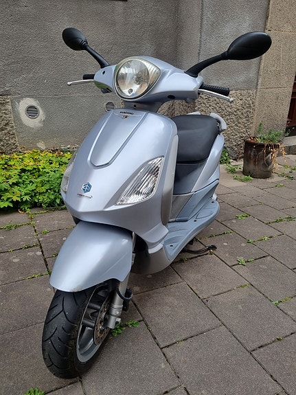 Piaggio Fly 125 2 of 5